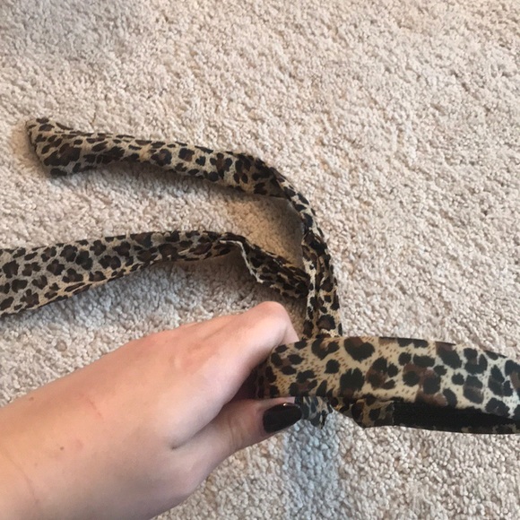 Cheetah headband with tip back - Picture 2 of 3